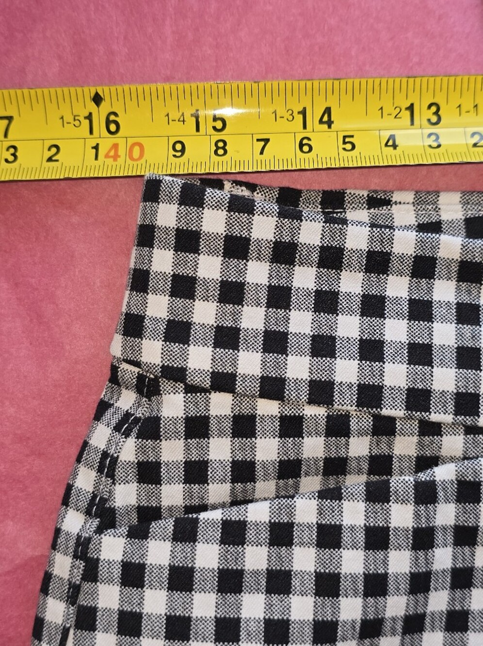 Old Navy Black and White Gingham High Rise 5" Pixie Shorts Like New 10 - Picture 5 of 7